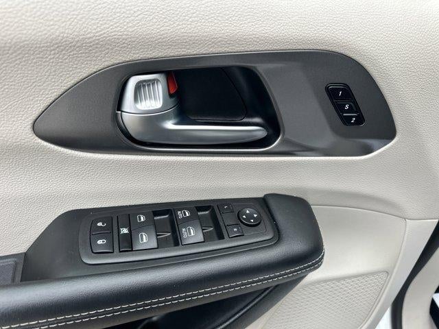 2023 Chrysler Pacifica Hybrid Touring L FWD