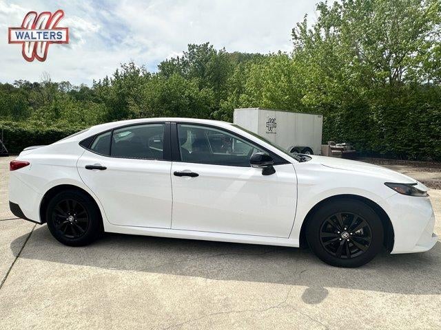 2025 Toyota Camry LE (SE)