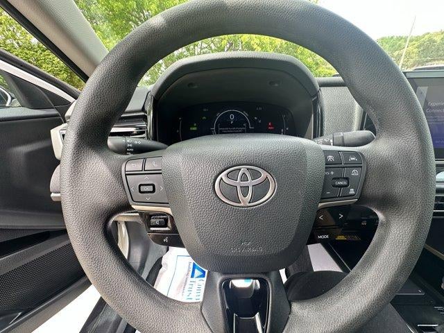 2025 Toyota Camry LE (SE)