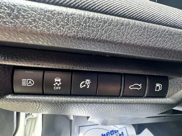 2025 Toyota Camry LE (SE)