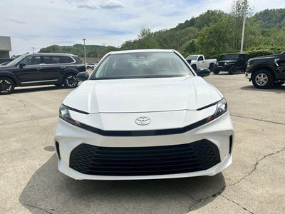 2025 Toyota Camry LE (SE)
