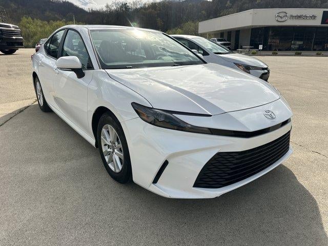 2025 Toyota Camry LE (SE)