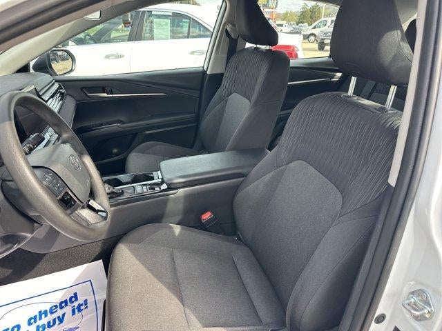 2025 Toyota Camry LE (SE)
