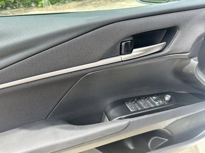 2025 Toyota Camry LE (SE)