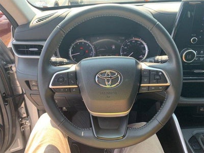 2025 Toyota Highlander LE AWD (Natl)