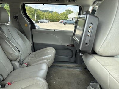 2013 Toyota Sienna 5dr 8-Pass Van V6 XLE FWD (Natl)