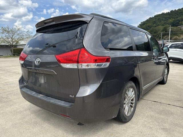 2013 Toyota Sienna 5dr 8-Pass Van V6 XLE FWD (Natl)