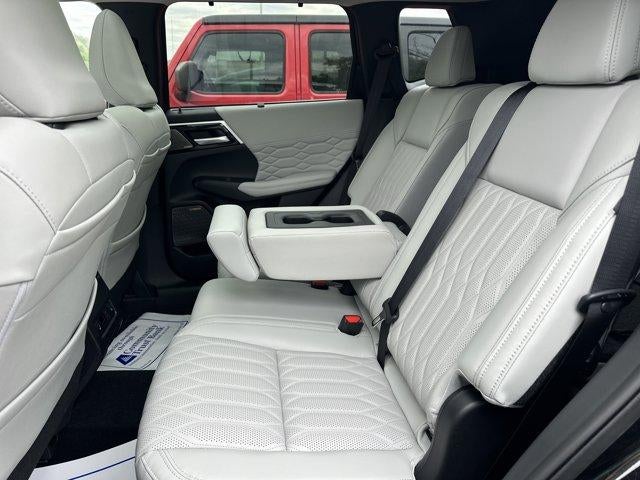 2025 Mitsubishi Outlander Platinum Edition S-AWC