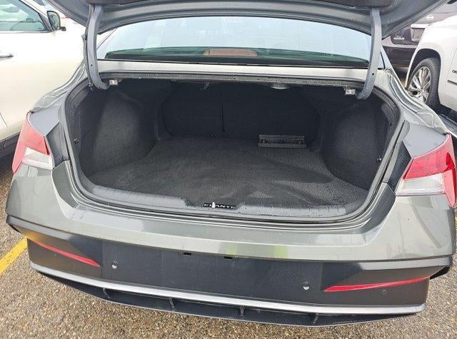 2024 Hyundai ELANTRA Limited IVT