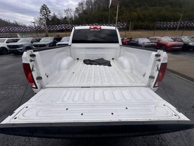 2017 RAM 1500 Express 4x4 Crew Cab 5'7" Box