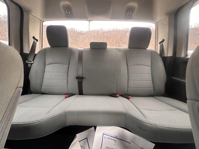 2017 RAM 1500 Express 4x4 Crew Cab 5'7" Box