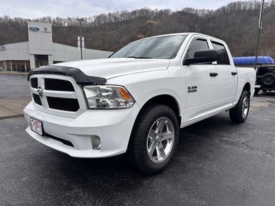 2017 RAM 1500 Express 4x4 Crew Cab 5'7" Box