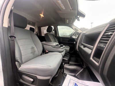 2017 RAM 1500 Express 4x4 Crew Cab 5'7" Box