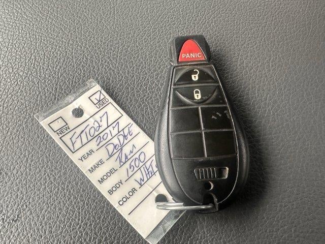 2017 RAM 1500 Express 4x4 Crew Cab 5'7" Box