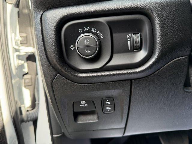2022 RAM 1500 Big Horn 4x4 Crew Cab 5'7" Box