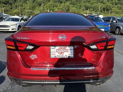 2021 Nissan Altima 2.5 SR Sedan