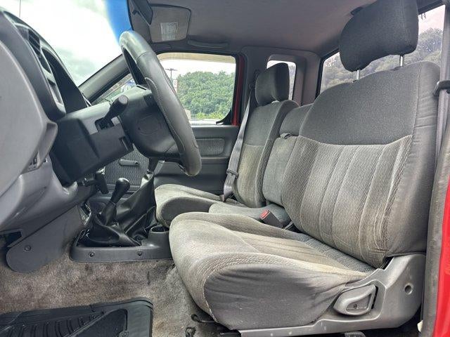 2000 Nissan Frontier 4WD XE