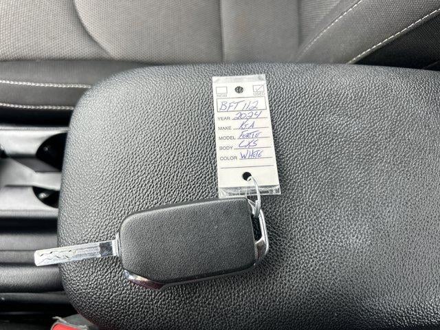 2024 Kia Forte LXS IVT