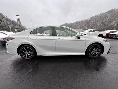 2023 Toyota Camry SE Auto (SE)