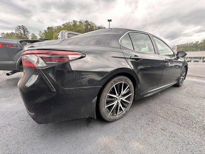 2024 Toyota Camry SE Auto (SE)