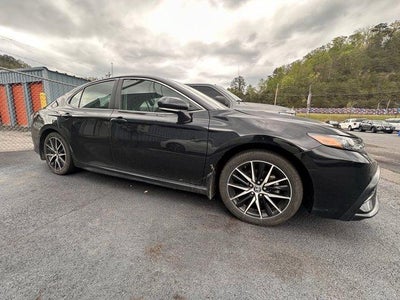 2024 Toyota Camry SE Auto (SE)