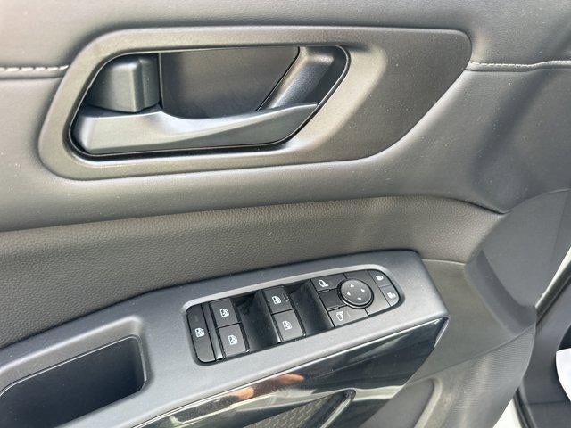 2024 Nissan Pathfinder SV 4WD