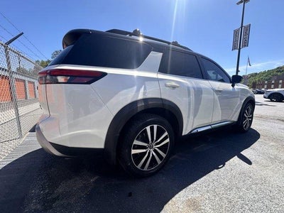 2023 Nissan Pathfinder Platinum 4WD