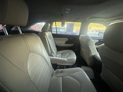2022 Toyota Highlander XLE AWD (Natl)