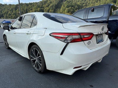2018 Toyota Camry SE Auto (SE)