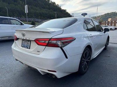 2018 Toyota Camry SE Auto (SE)