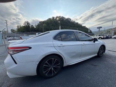 2018 Toyota Camry SE Auto (SE)