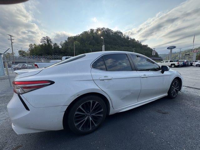 2018 Toyota Camry SE Auto (SE)