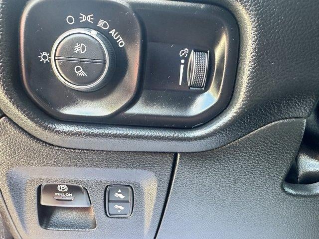 2022 RAM 1500 Big Horn 4x4 Crew Cab 5'7" Box