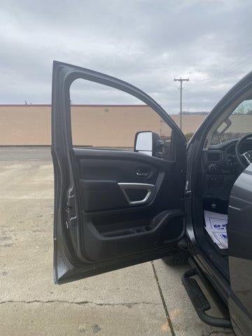 2024 Nissan Titan 4x4 Crew Cab SV