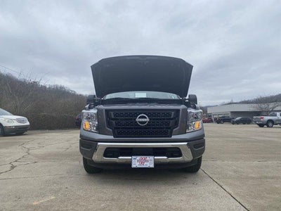 2024 Nissan Titan 4x4 Crew Cab SV