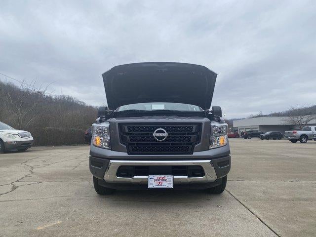 2024 Nissan Titan 4x4 Crew Cab SV