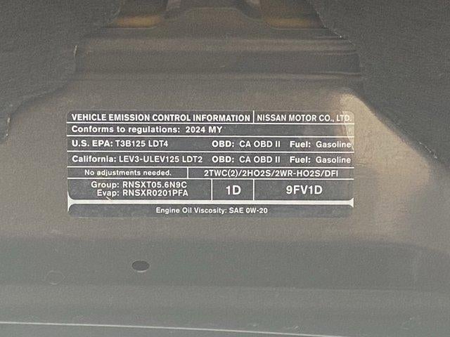 2024 Nissan Titan 4x4 Crew Cab SV