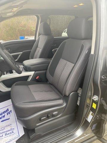 2024 Nissan Titan 4x4 Crew Cab SV