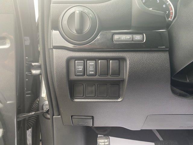 2024 Nissan Titan 4x4 Crew Cab SV