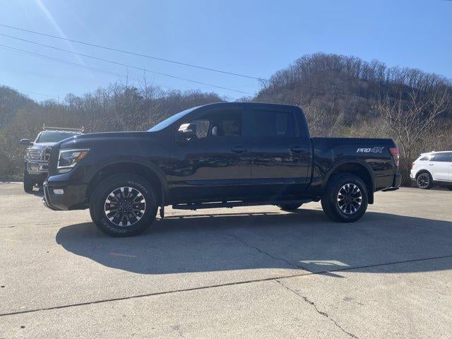 2022 Nissan Titan 4x4 Crew Cab PRO-4X