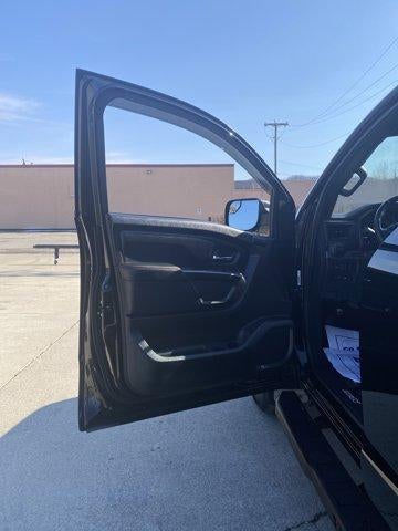 2022 Nissan Titan 4x4 Crew Cab PRO-4X