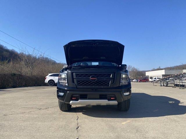2022 Nissan Titan 4x4 Crew Cab PRO-4X