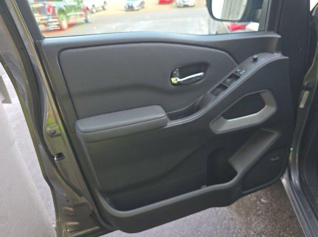 2024 Nissan Frontier Crew Cab 4x2 SL