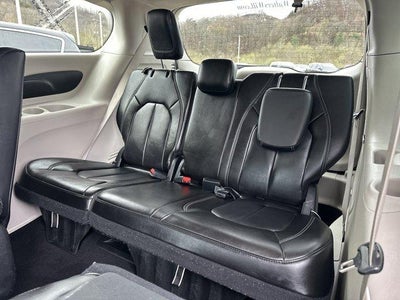 2023 Chrysler Pacifica Hybrid Touring L FWD