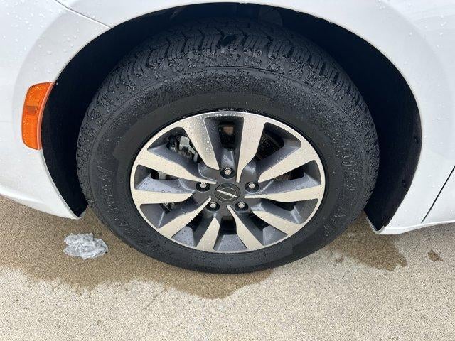 2023 Chrysler Pacifica Hybrid Touring L FWD