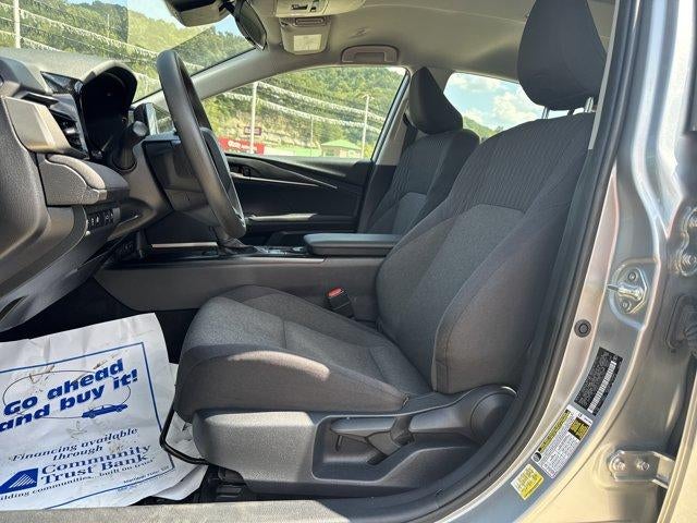 2025 Toyota Camry LE (Natl)