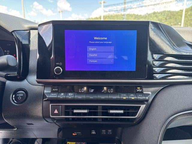 2025 Toyota Camry LE (Natl)