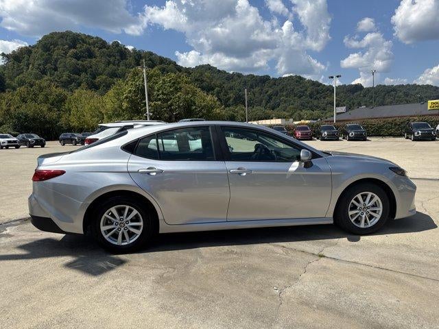2025 Toyota Camry LE (Natl)