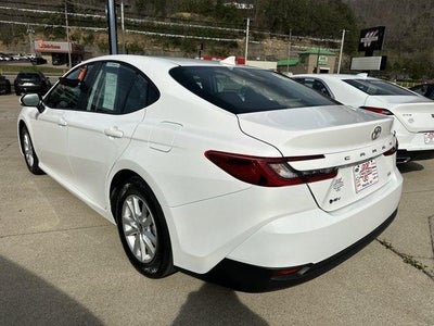 2025 Toyota Camry LE (SE)