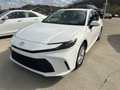 2025 Toyota Camry LE (SE)